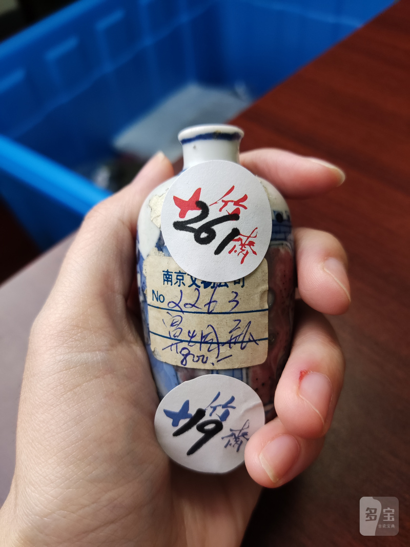 清 青花釉里红人物故事纹烟壶 - 图7